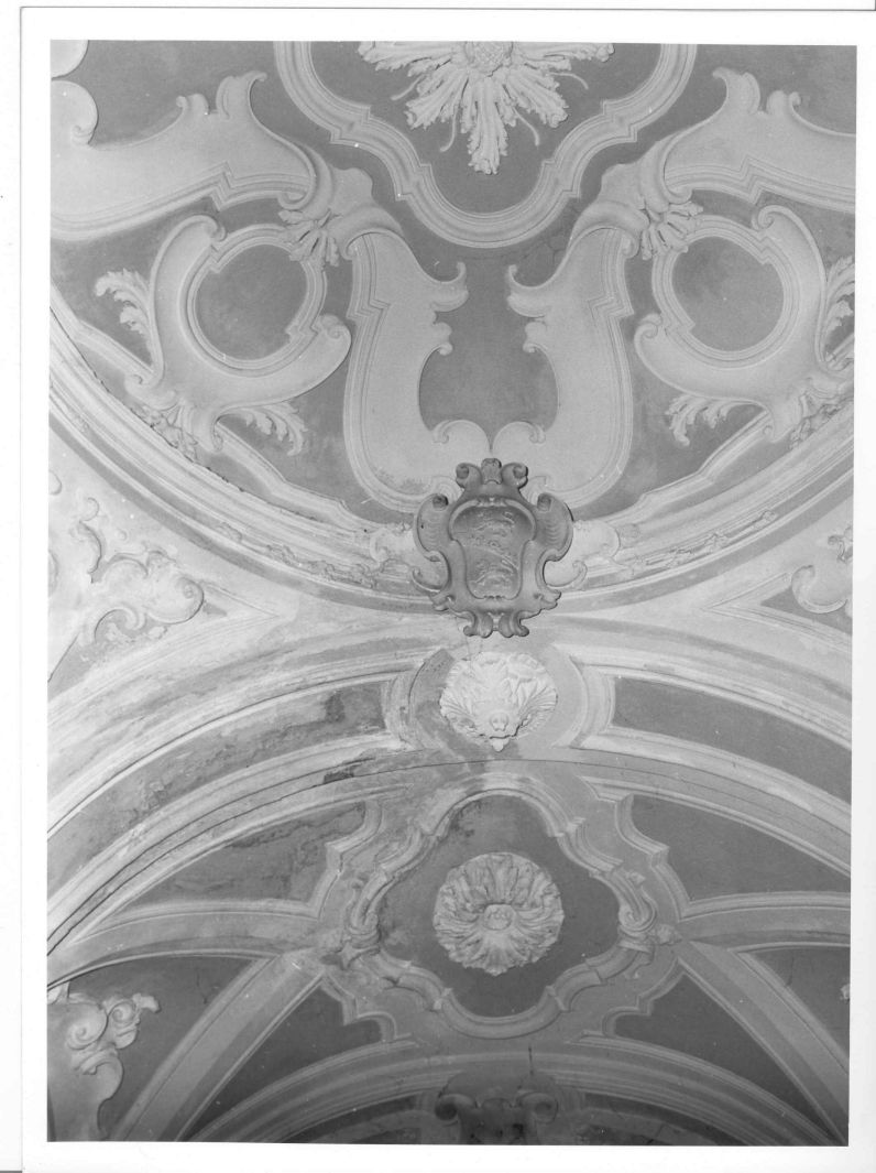 stemma gentilizio della famiglia De Monica (rilievo) - bottega Italia meridionale (sec. XVIII)