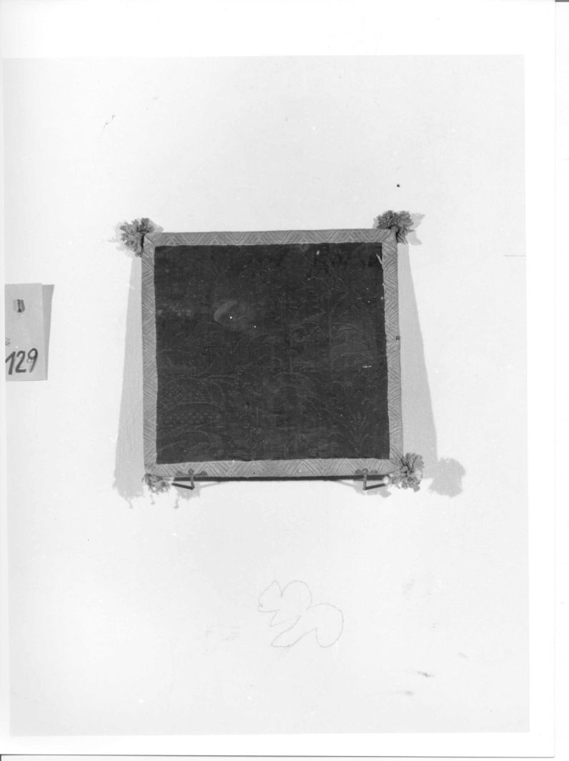 motivi decorativi floreali (borsa del corporale) - manifattura Italia meridionale (sec. XIX)