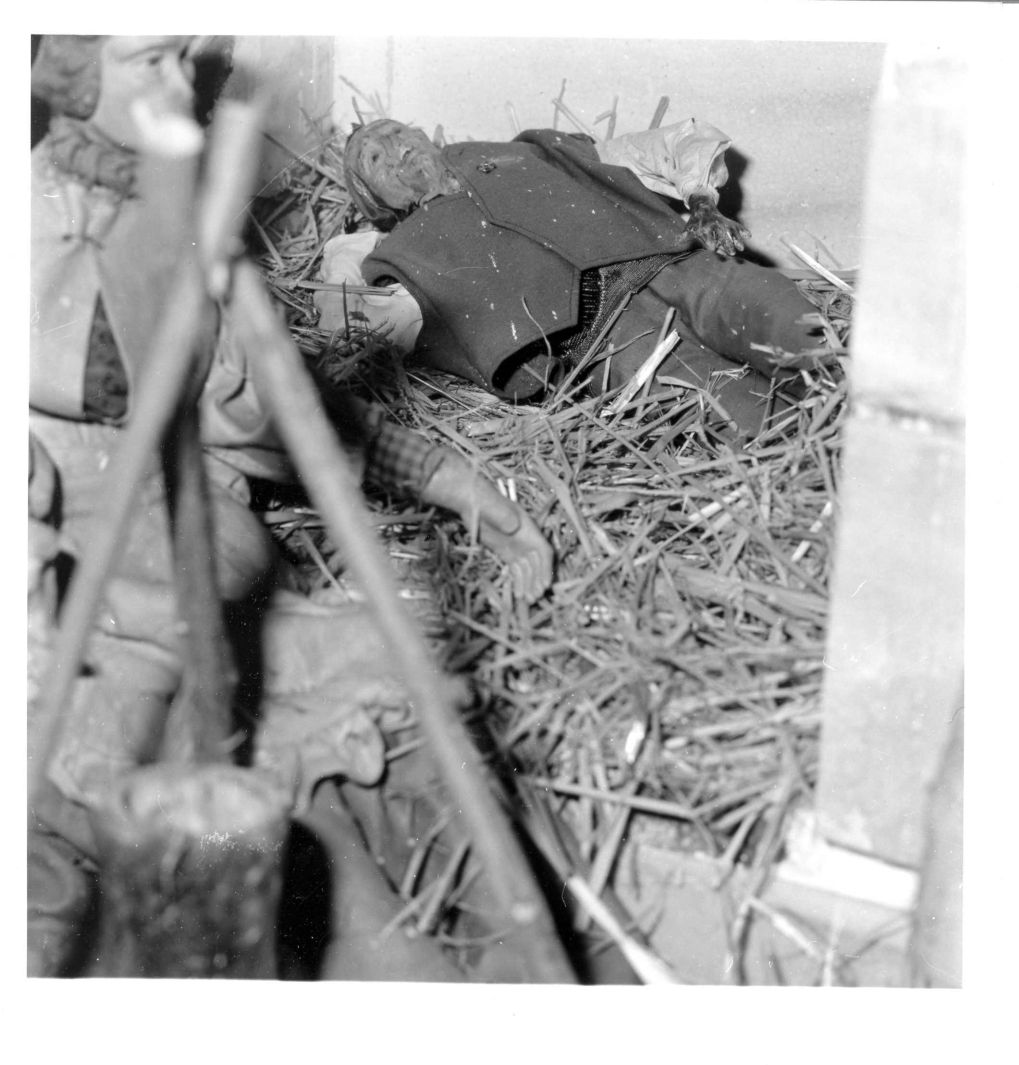 figura maschile distesa (statuetta di presepio) - bottega campana (fine sec. XIX)