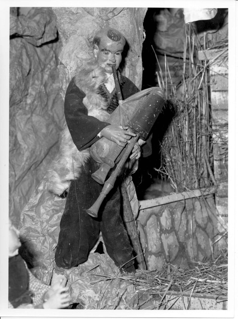 zampognaro (statuetta di presepio, serie) - bottega campana (sec. XIX)