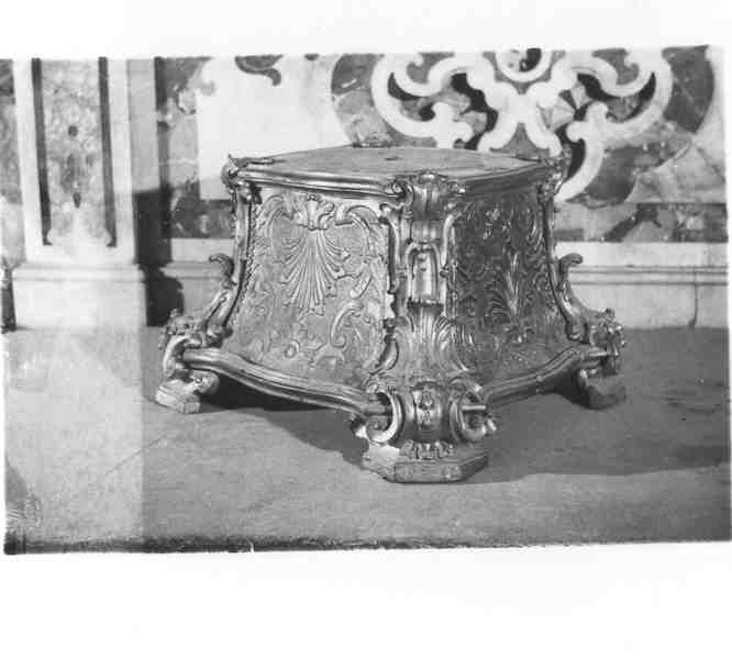 piedistallo di statua - bottega napoletana (seconda metà sec. XVIII)