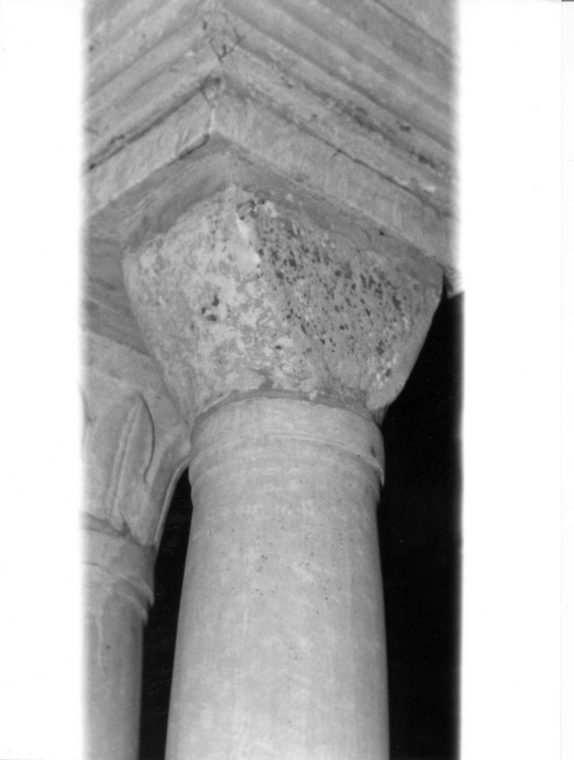 capitello di colonna, elemento d'insieme - bottega campana (sec. XIII)