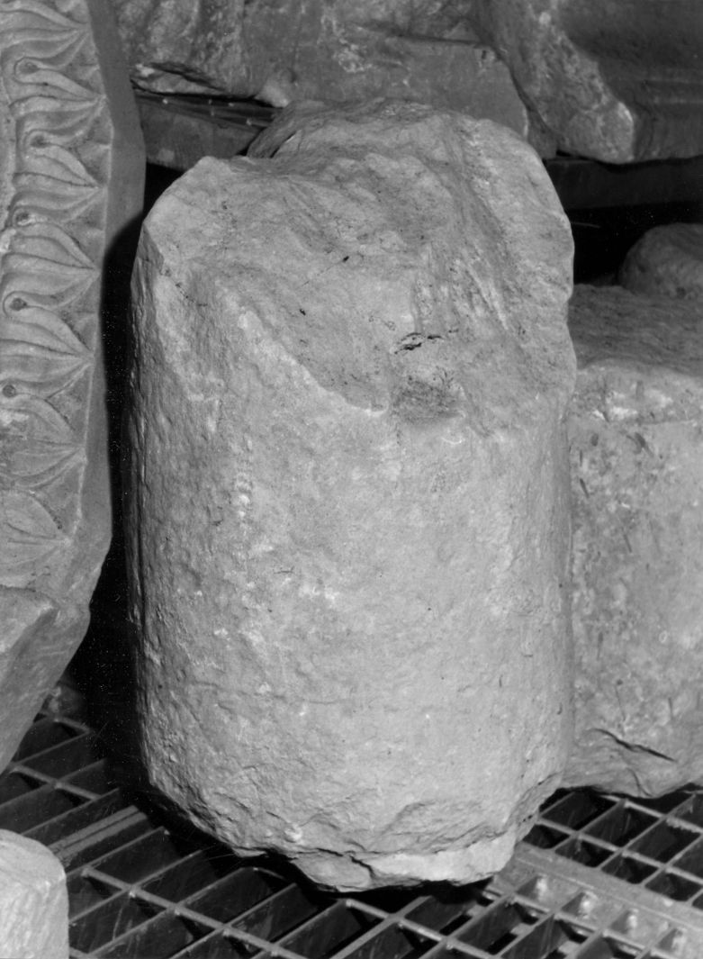 colonna, frammento - bottega campana (sec. XVI)