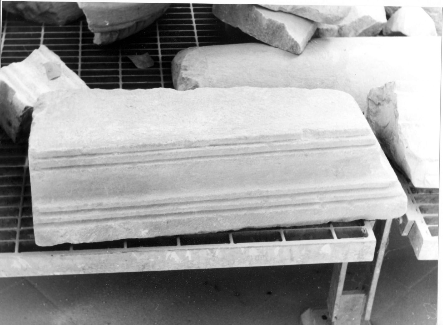 basamento, frammento - bottega campana (sec. XV)