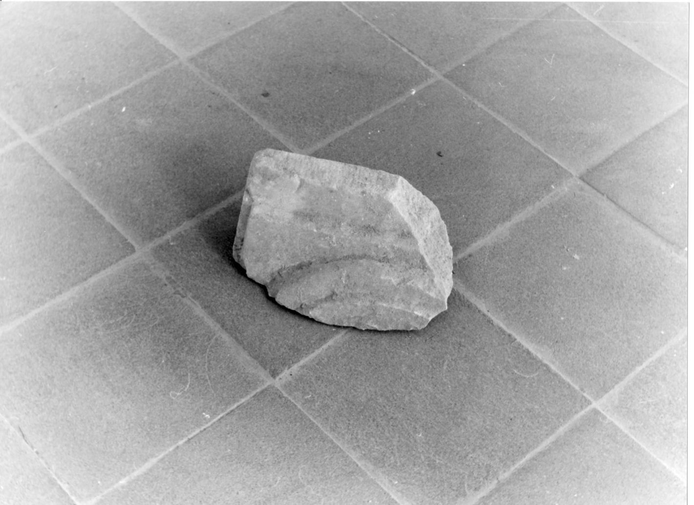 base, frammento - bottega campana (sec. XVI)