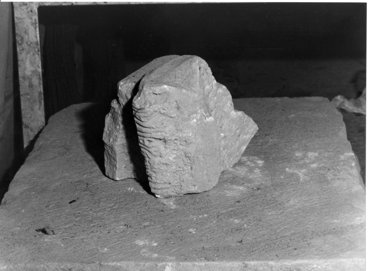 basamento, frammento - bottega campana (sec. XVII)