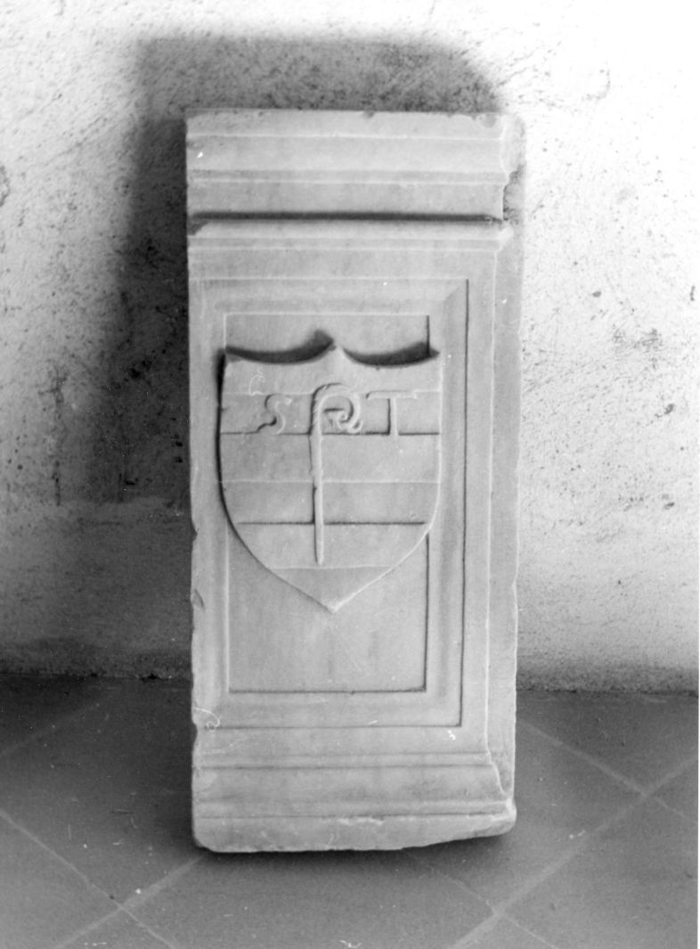 stemma vescovile (rilievo, frammento) - bottega campana (sec. XVI)