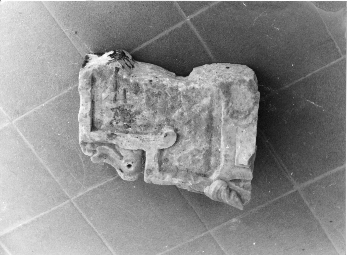 rilievo, frammento - bottega campana (sec. XVI)