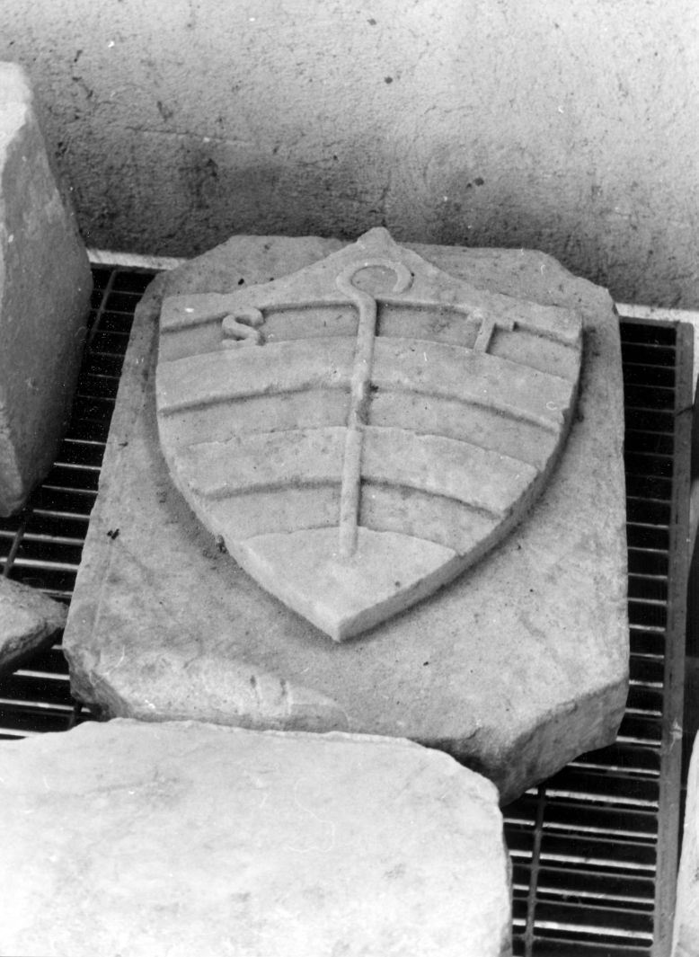 stemma vescovile (rilievo, frammento) - bottega campana (sec. XVI)