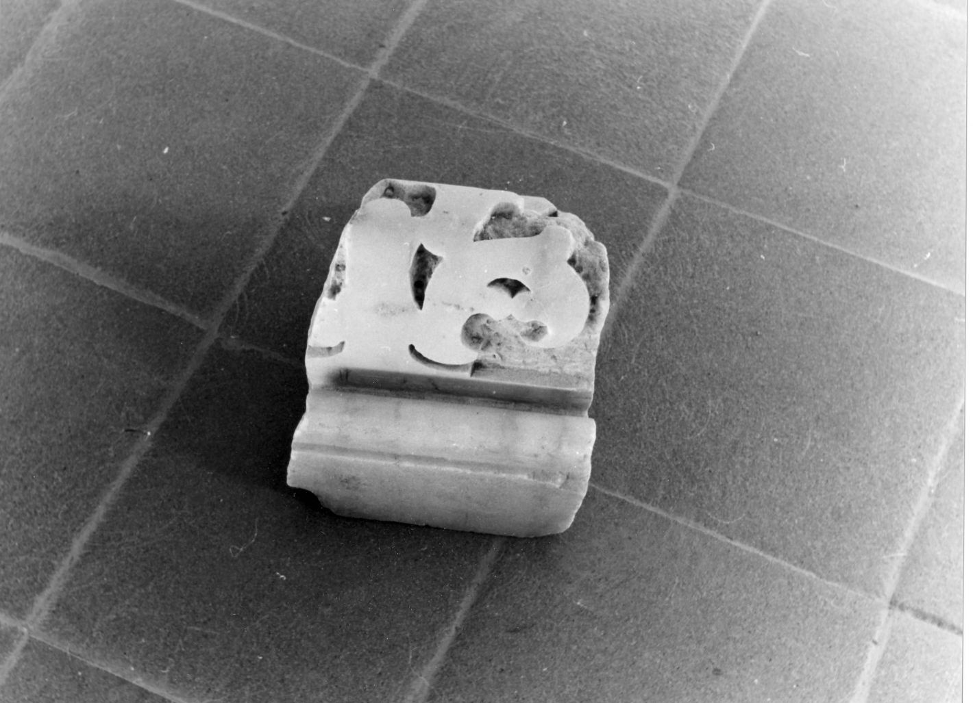 rilievo, frammento - bottega campana (sec. XVII)