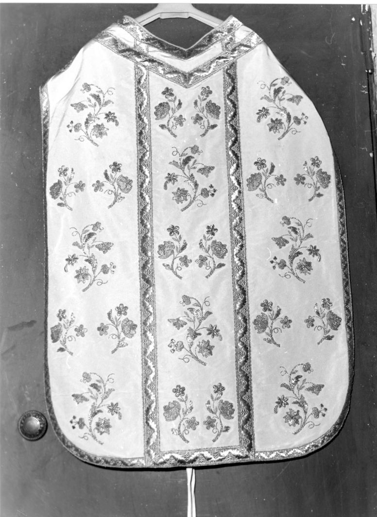 motivi decorativi floreali (pianeta) - manifattura campana (fine sec. XIX)