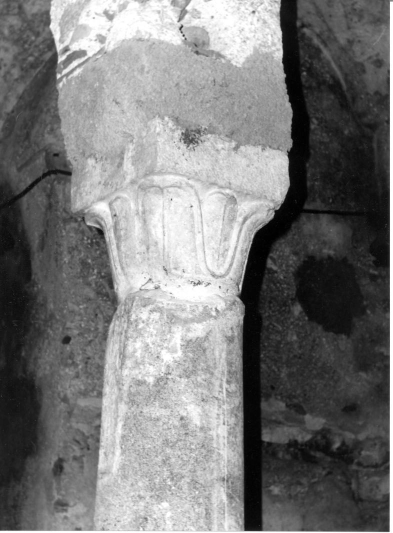 motivi decorativi vegetali stilizzati (capitello) - bottega campana (sec. XIII)