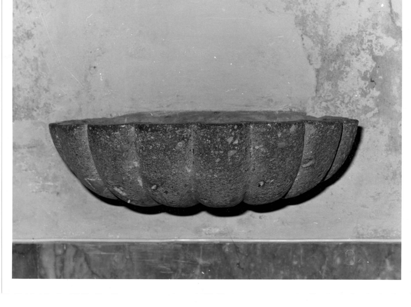 acquasantiera da parete, serie - bottega campana (sec. XVIII)