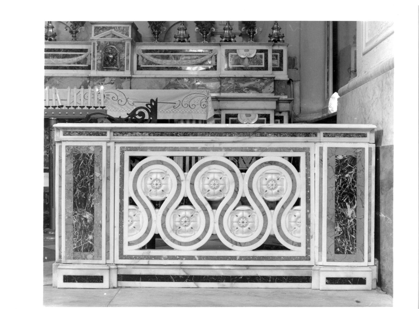 balaustrata di altare, serie - bottega napoletana (prima metà sec. XX)