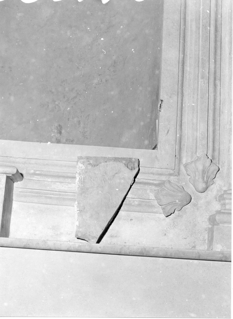 lapide, frammento - bottega campana (sec. XVIII)