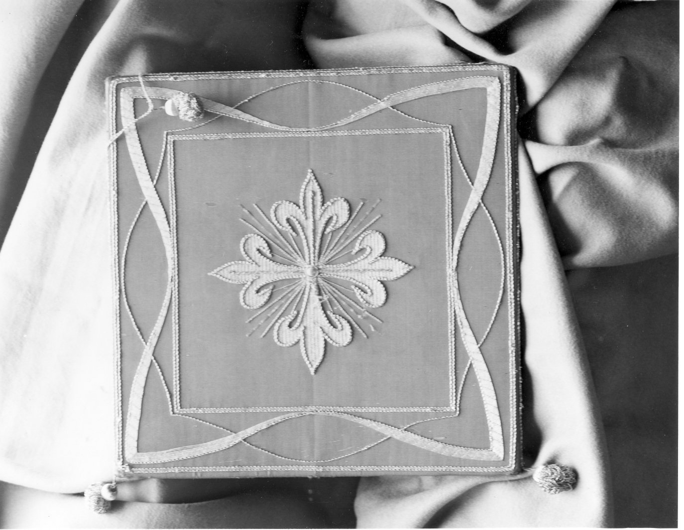 borsa del corporale - manifattura campana (fine/inizio secc. XIX/ XX)