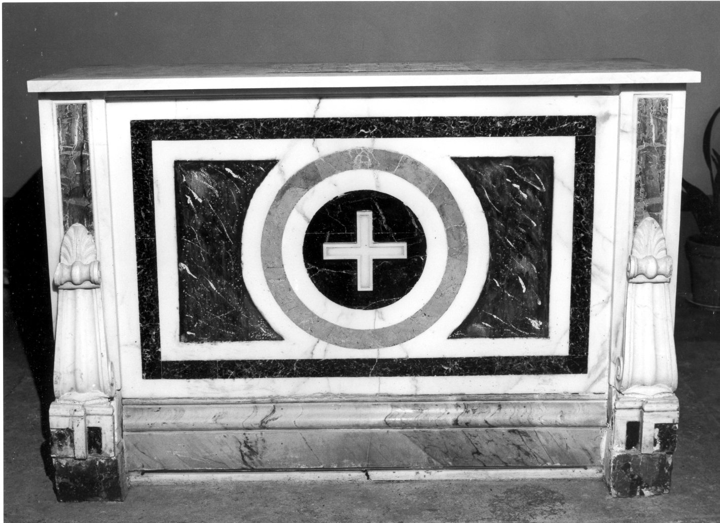 altare maggiore - bottega campana (sec. XX)