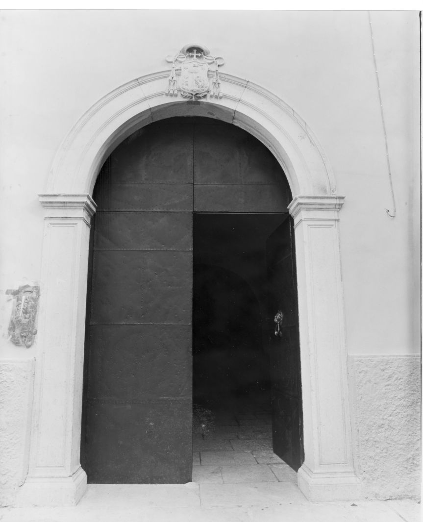 portale - ad arco - bottega campana (sec. XIX)