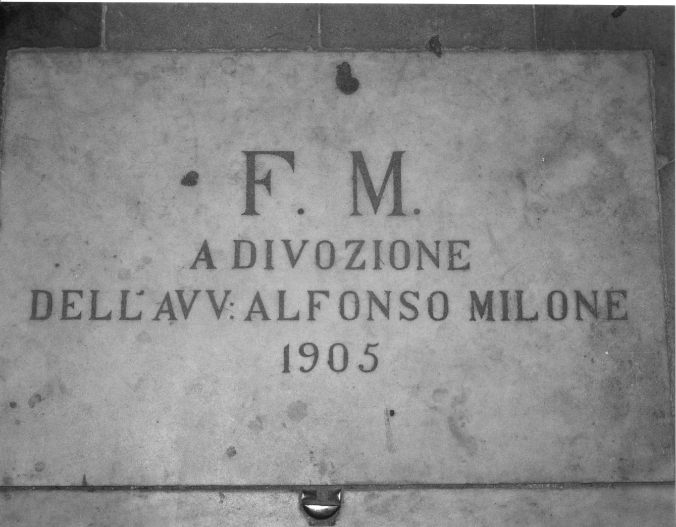 lapide documentaria - bottega campana (sec. XX)