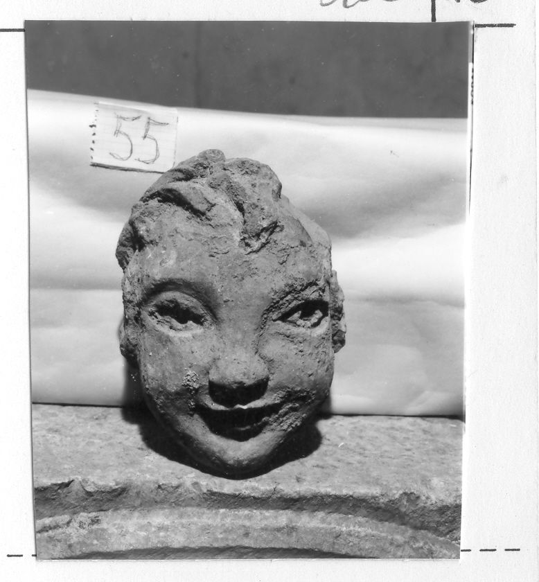 decorazione plastica, frammento - bottega campana (sec. XVI)