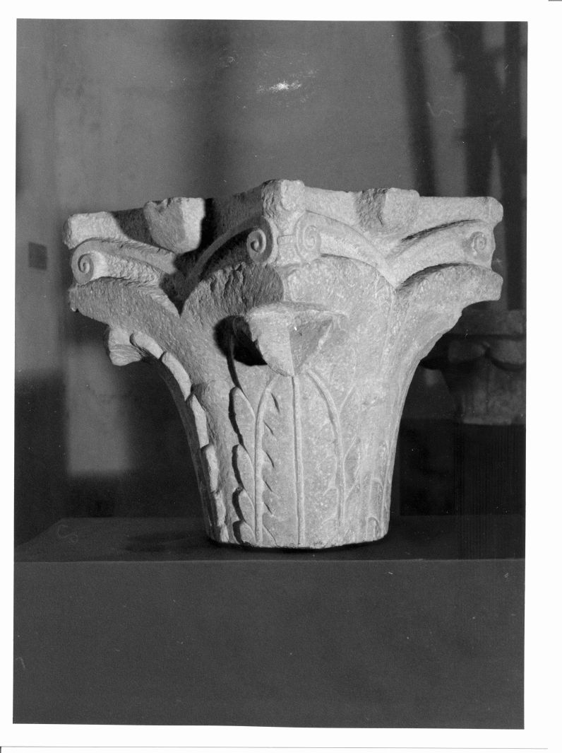 capitello, elemento d'insieme - bottega campana (sec. XII)