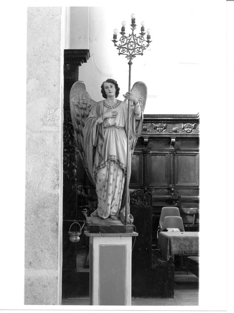 angelo reggicandelabro (statua) - bottega campana (inizio sec. XX)