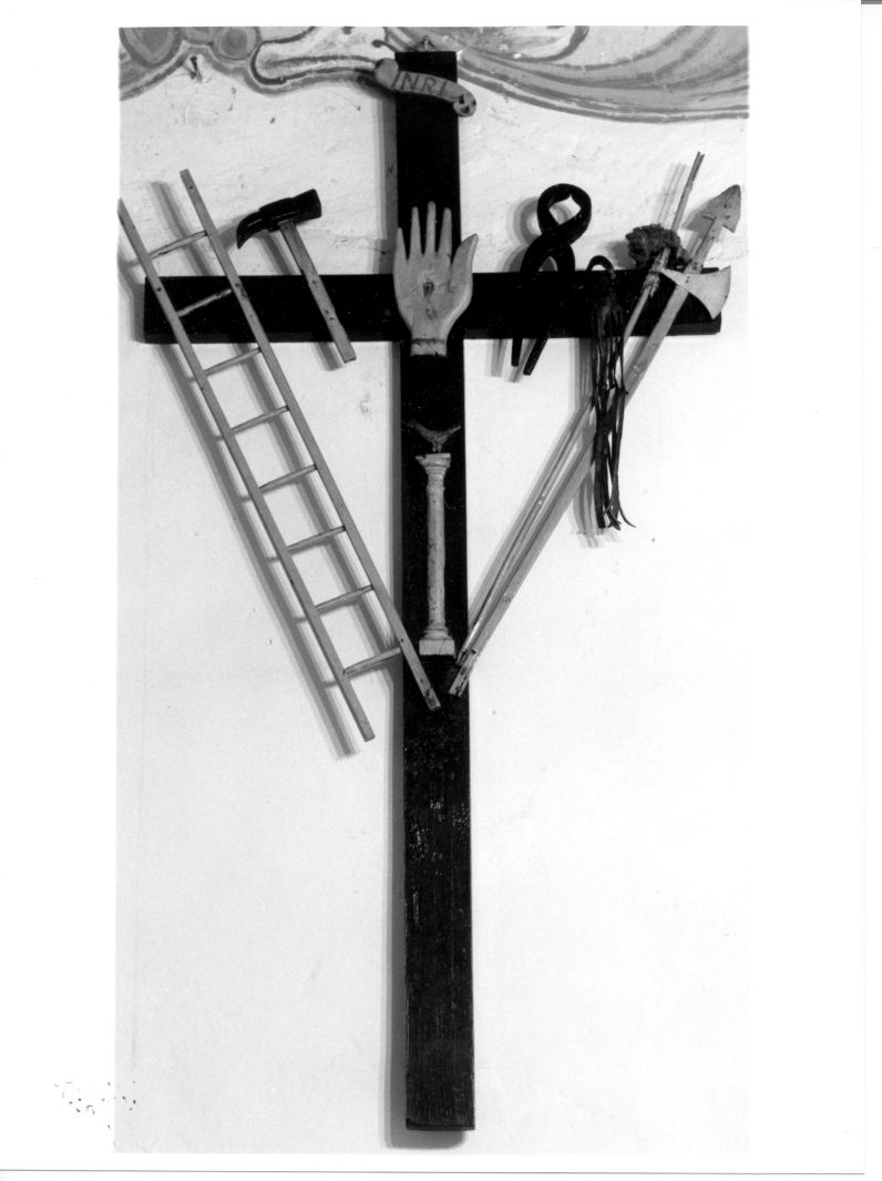 croce con simboli della Passione (croce) - bottega campana (inizio sec. XX)