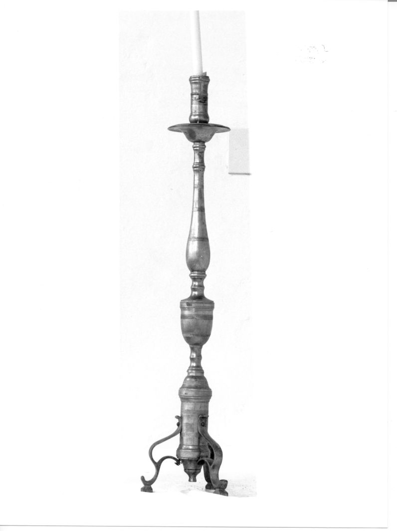 candeliere, serie - bottega campana (prima metà sec. XX)