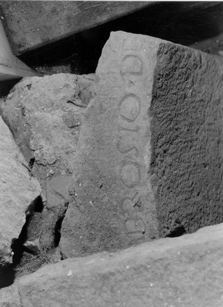 lapide, frammento - bottega campana (sec. XVI)