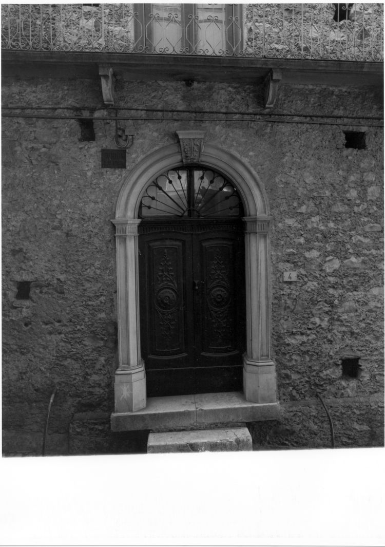 portale - bottega campana (prima metà sec. XX)