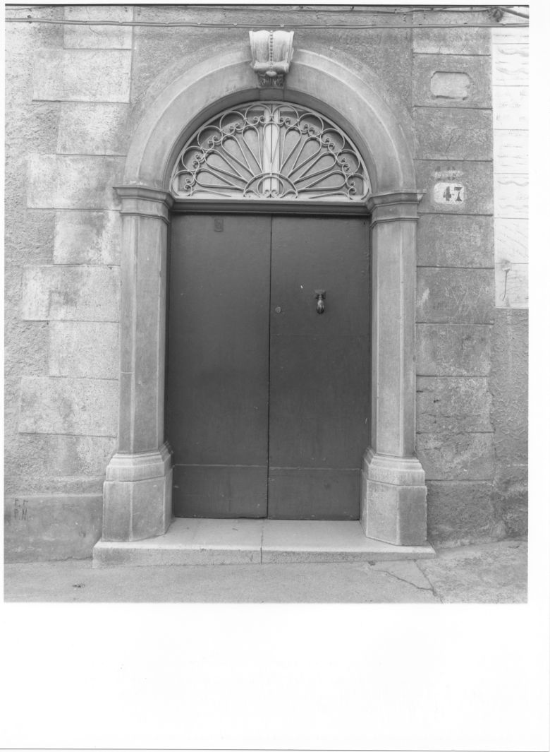 portale - bottega campana (prima metà sec. XX)