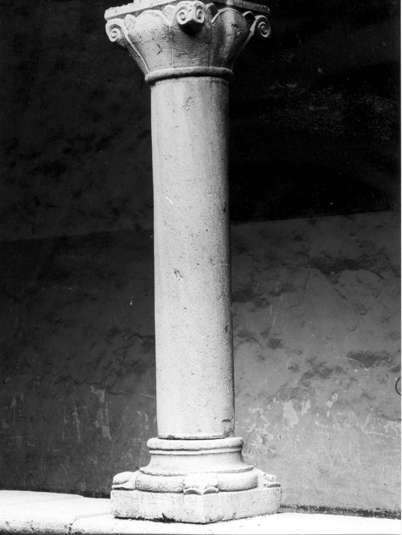 colonna, serie - bottega campana (ultimo quarto sec. XVI)