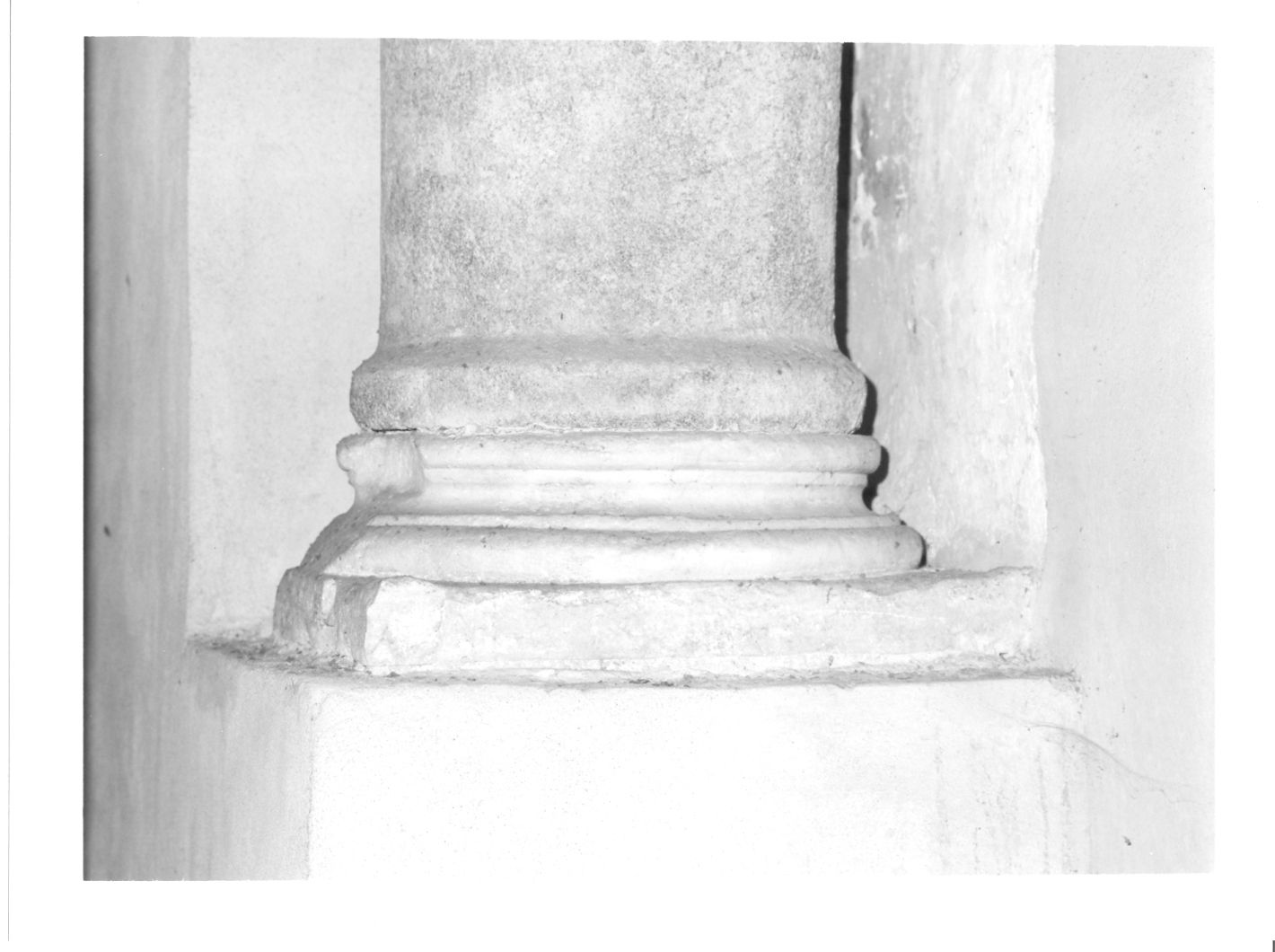 base di colonna - bottega Italia meridionale (sec. IX)