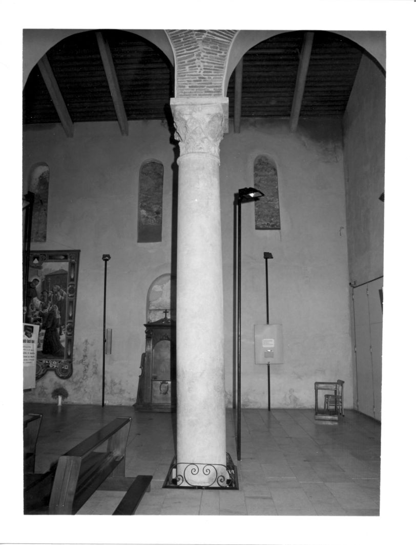 colonna, elemento d'insieme - bottega Italia meridionale (sec. IX)