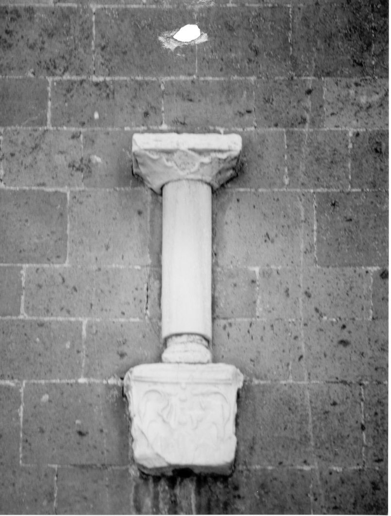 capitello, elemento d'insieme - bottega campana (sec. XIX)