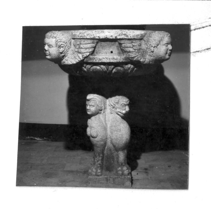 acquasantiera - bottega campana (sec. XVI)