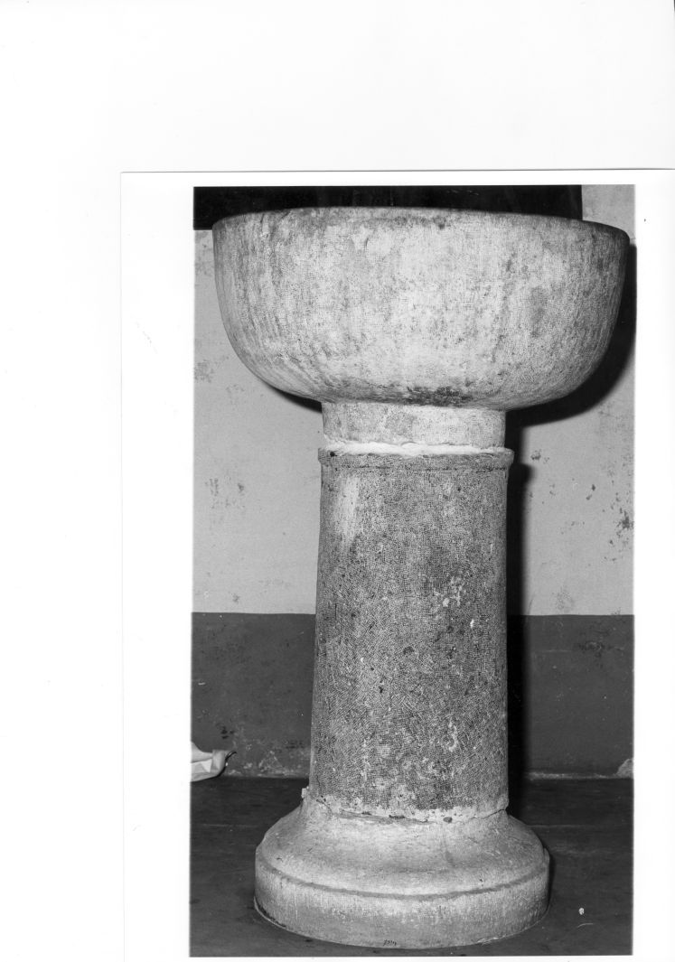 fonte battesimale - bottega Italia meridionale (fine/inizio secc. XV/ XVI)