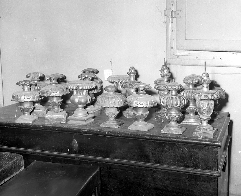 vaso d'altare, serie - produzione emiliano-romagnola (sec. XVIII)