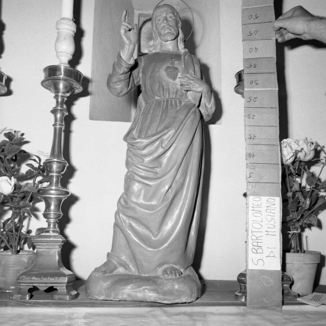 Sacro Cuore di Gesù (statuetta) di Vincenzi Cesarino (sec. XX)