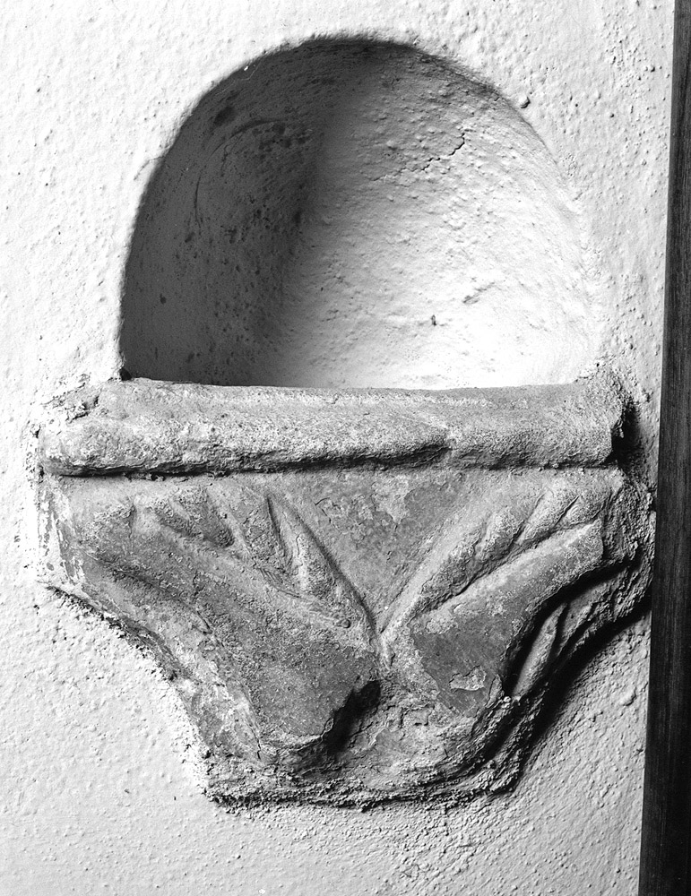 acquasantiera da parete - manifattura emiliana (sec. XVI)