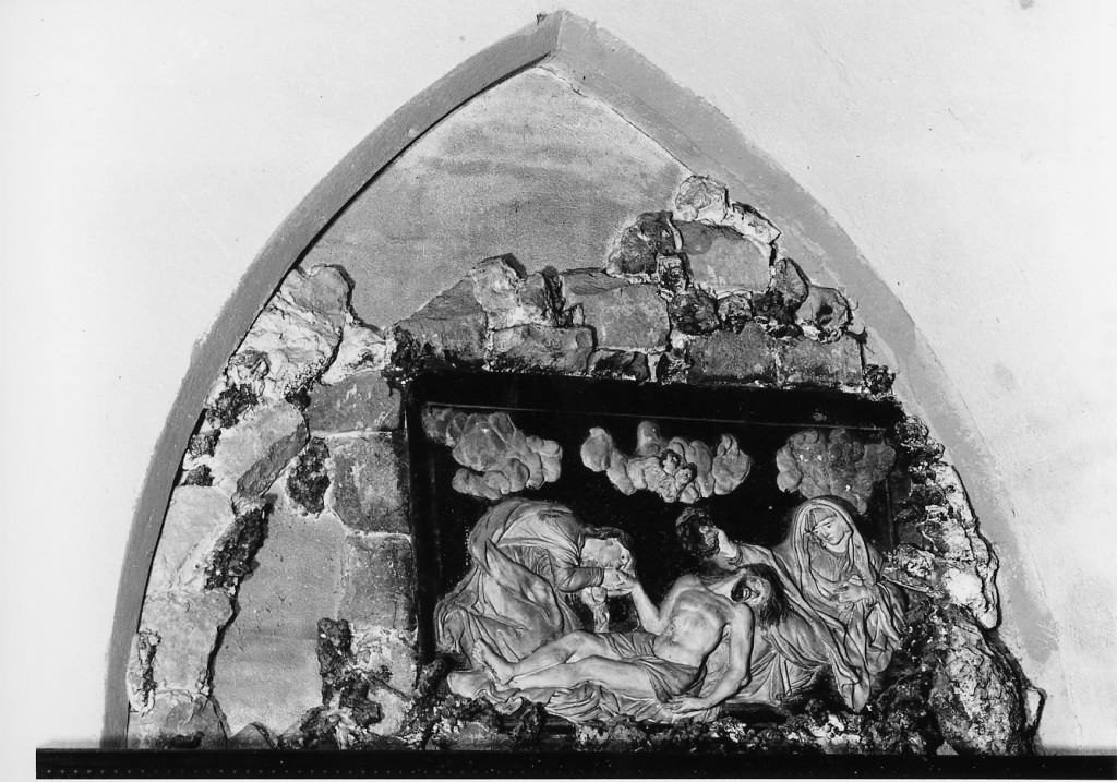 Compianto sul Cristo morto (rilievo, elemento d'insieme) di Brandini Giuseppe Maria (primo quarto sec. XX)
