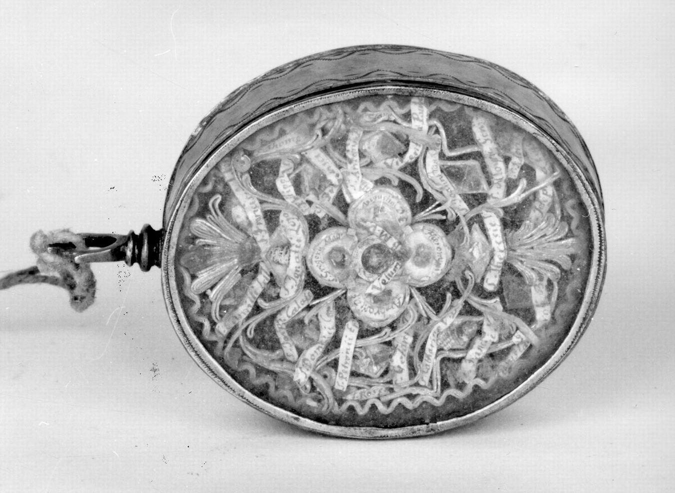 reliquiario a capsula - a medaglione - manifattura emiliana (sec. XVIII)