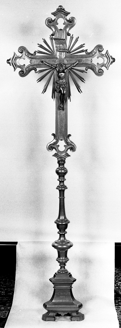 croce d'altare, elemento d'insieme di Diamanti Antonio (sec. XIX)