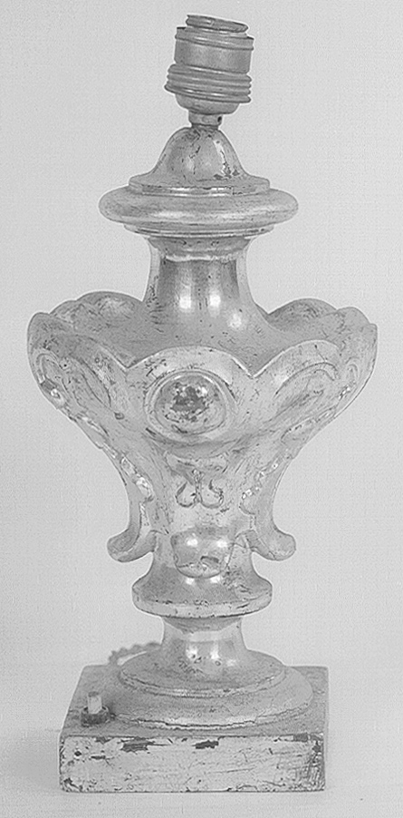 vaso d'altare con composizione floreale, serie - bottega emiliana (seconda metà sec. XVIII)