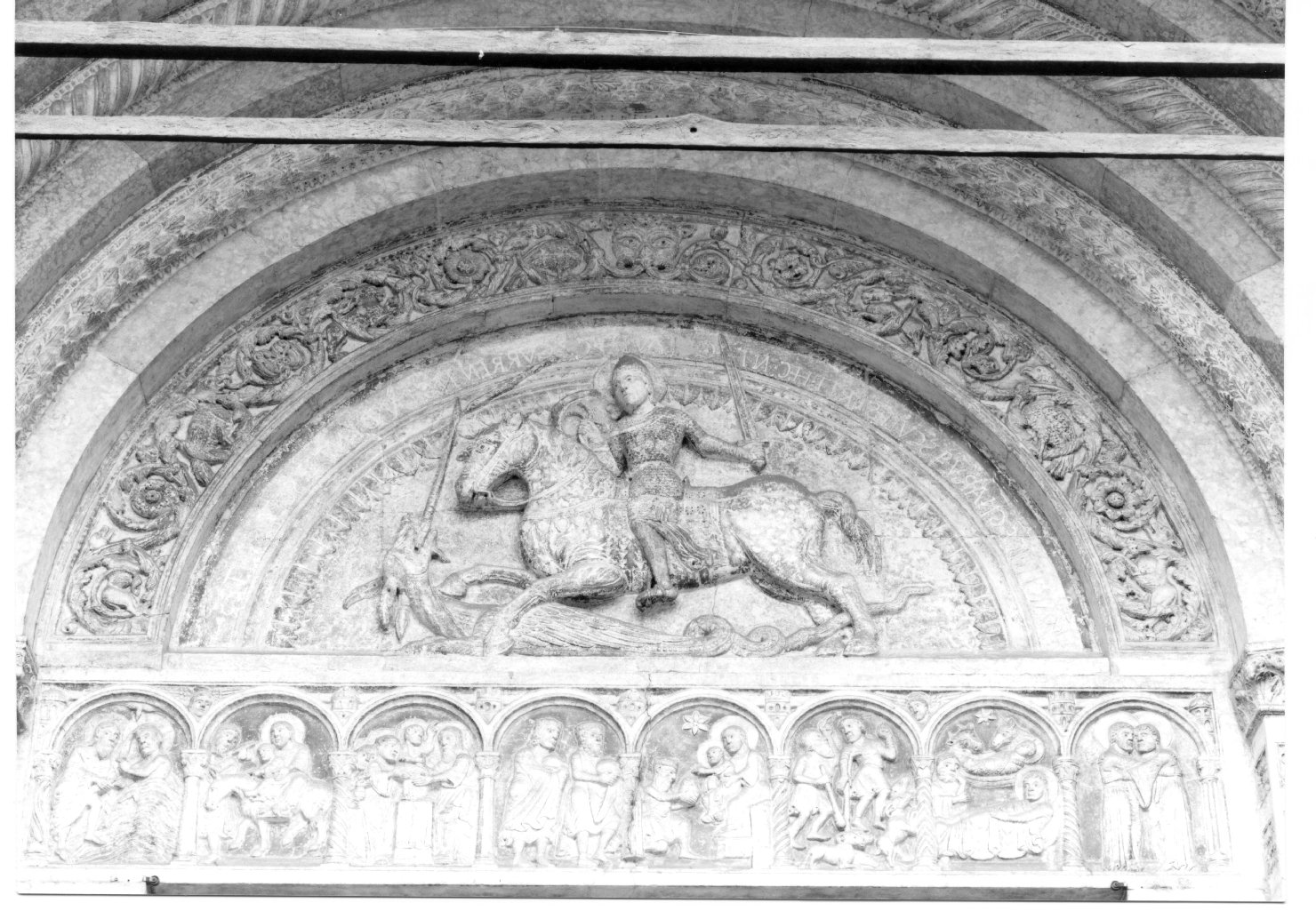 San Giorgio e il drago (rilievo, elemento d'insieme) di Nicolò (e aiuti) (sec. XII)