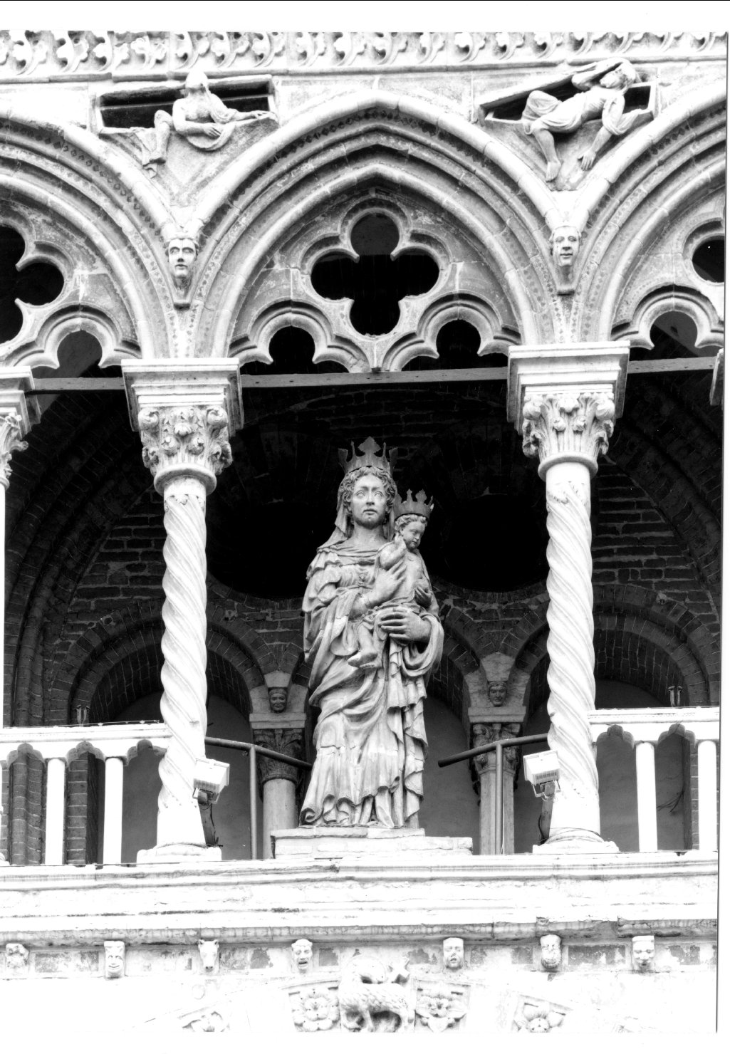 Madonna con Bambino (statua, elemento d'insieme) di Michele da Firenze (attribuito) (sec. XV)