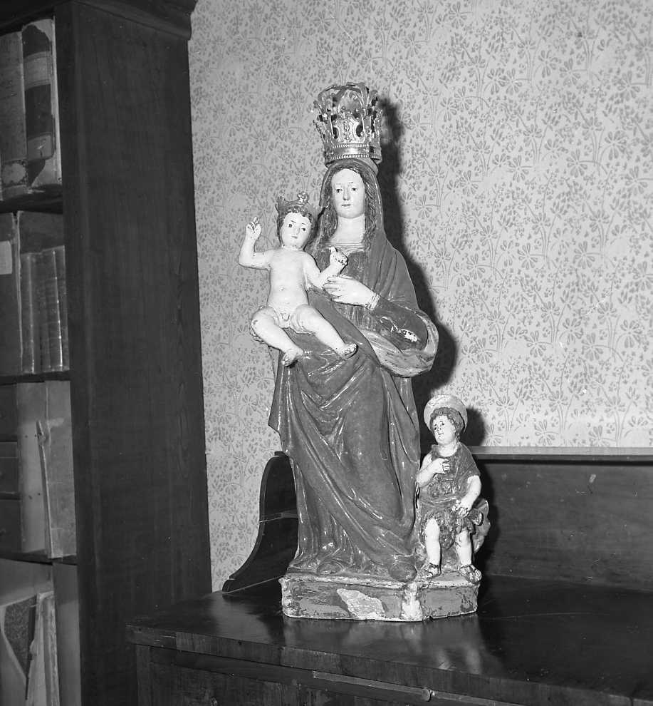 Madonna con Bambino e San Giovannino (statua) di Della Robbia Luca il Giovane (attribuito) (prima metà sec. XVI)
