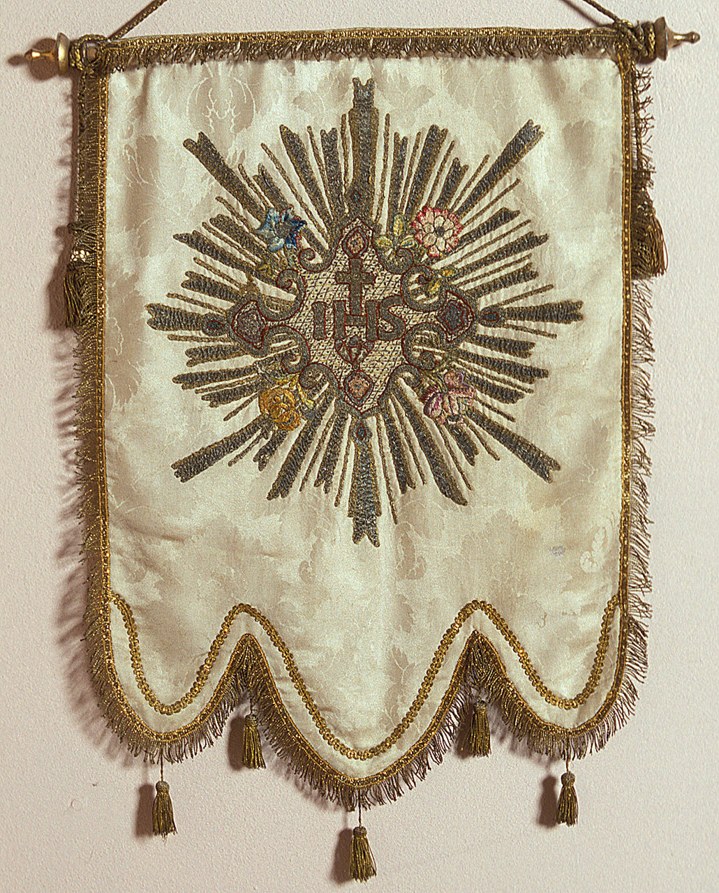 Monogramma di Gesù Cristo (IHS) (stendardo) - manifattura ferrarese (seconda metà sec. XVIII)