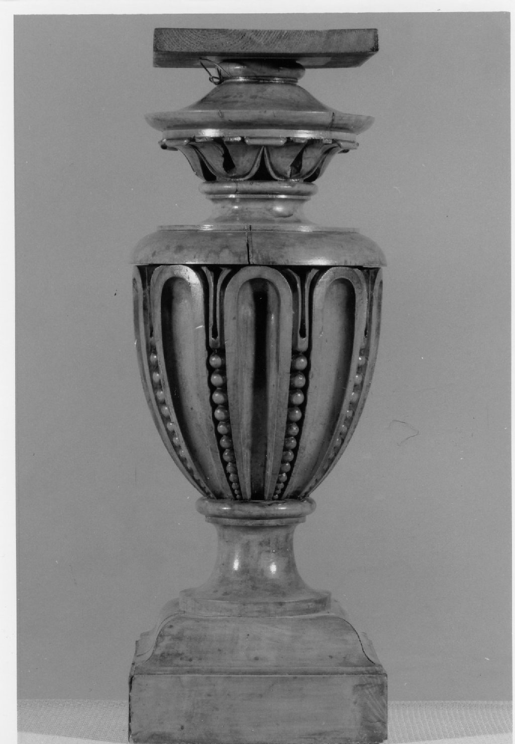 vaso d'altare con composizione floreale - produzione bolognese (sec. XIX)