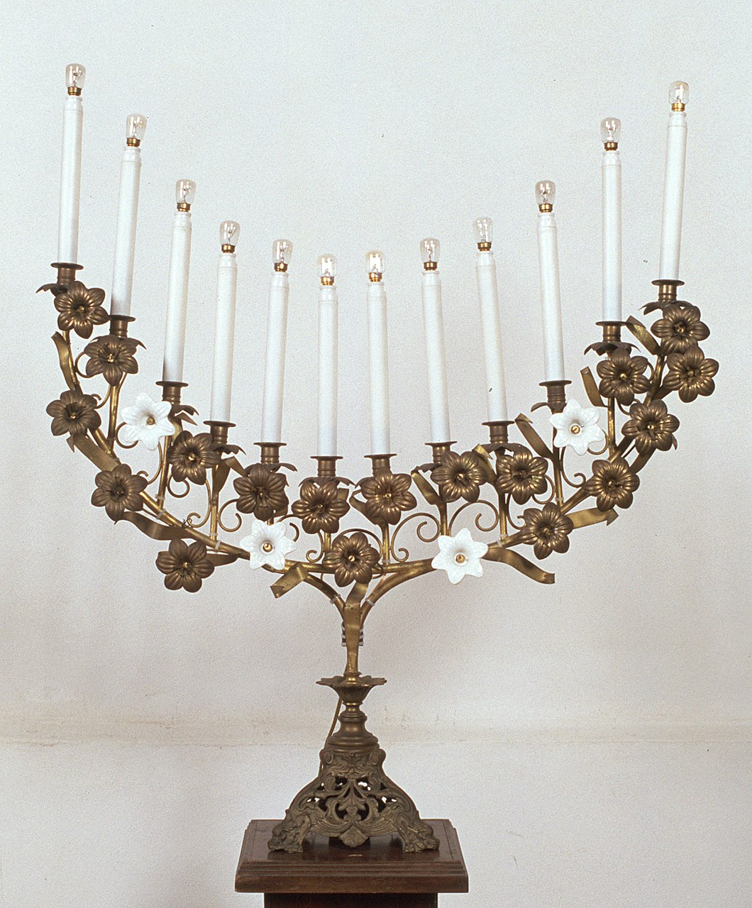 candeliere da chiesa, opera isolata - produzione italiana (primo quarto sec. XX)